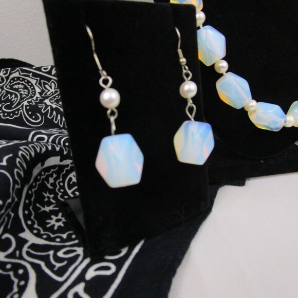 Stauer Opalite with Baroque Pearls Necklace and Earrings Set (Retired) - Picture 3 of 14